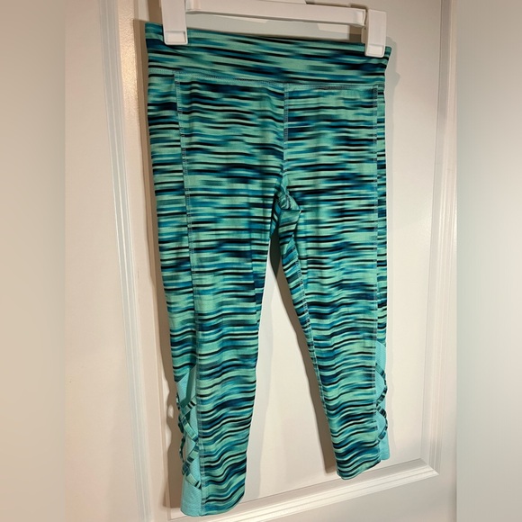 Champion 2 Piece Set Women’s TealCapri Leggings and Short Sleeve Top Size Large - Picture 6 of 15